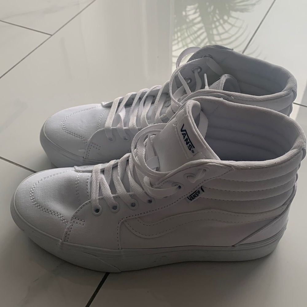 Vans - women’s SK8-Hi platform sneaker . size 8.5